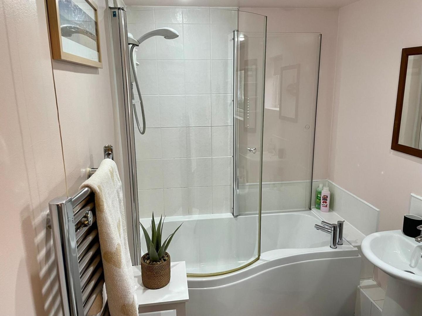 Lovely 3bd In The Heart Of Morton Casa de Férias