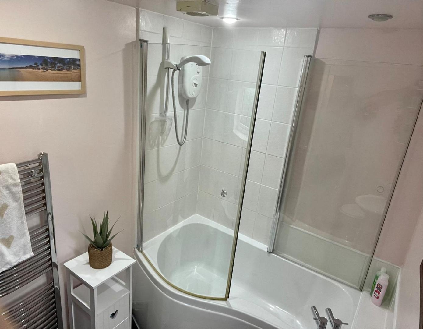 Lovely 3bd In The Heart Of Morton Casa de Férias